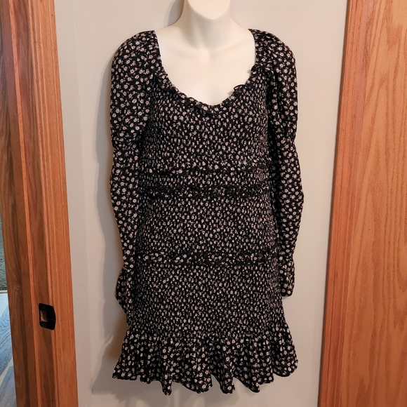 Black floral stretchy smocked ruffle dress M/L NWT - Picture 4 of 13
